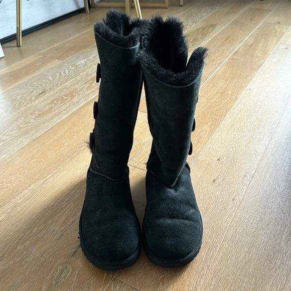 Ugg Boots - Picture 1 of 6